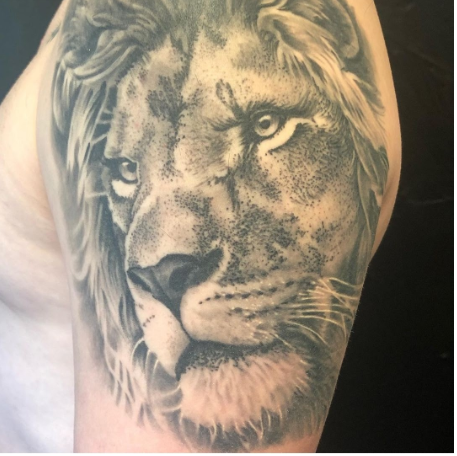 Löwe Tierportrait Tattoo, gestochen in Düsseldorf