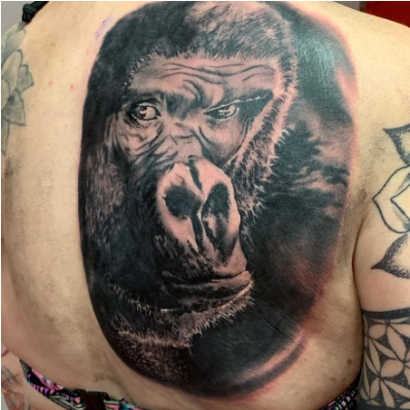Gorilla Tierportrait Tattoo, gestochen in Düsseldorf