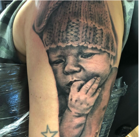 Baby Portrait tattoo gestochen in  Düsseldorf